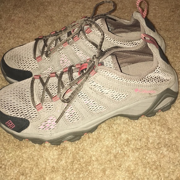 Columbia woman’s hiking shoes - Picture 3 of 3